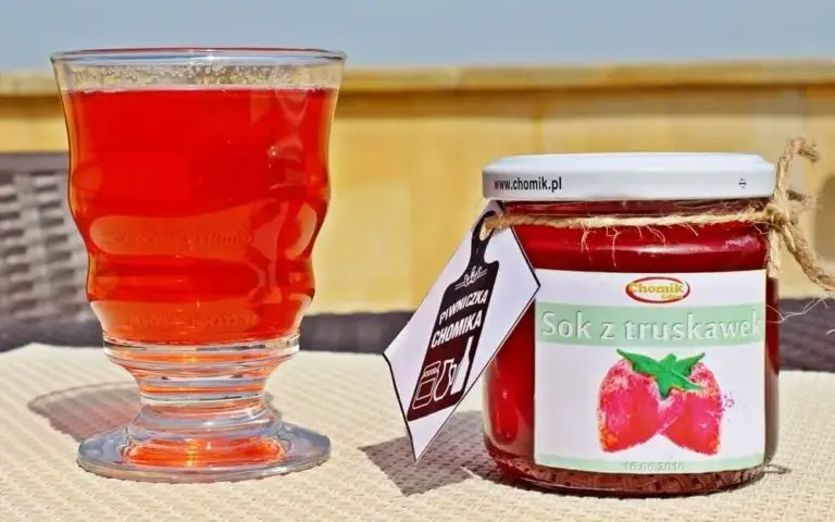 Prosty sposób na sok z truskawek bez sokownika – domowy przepis krok po kroku